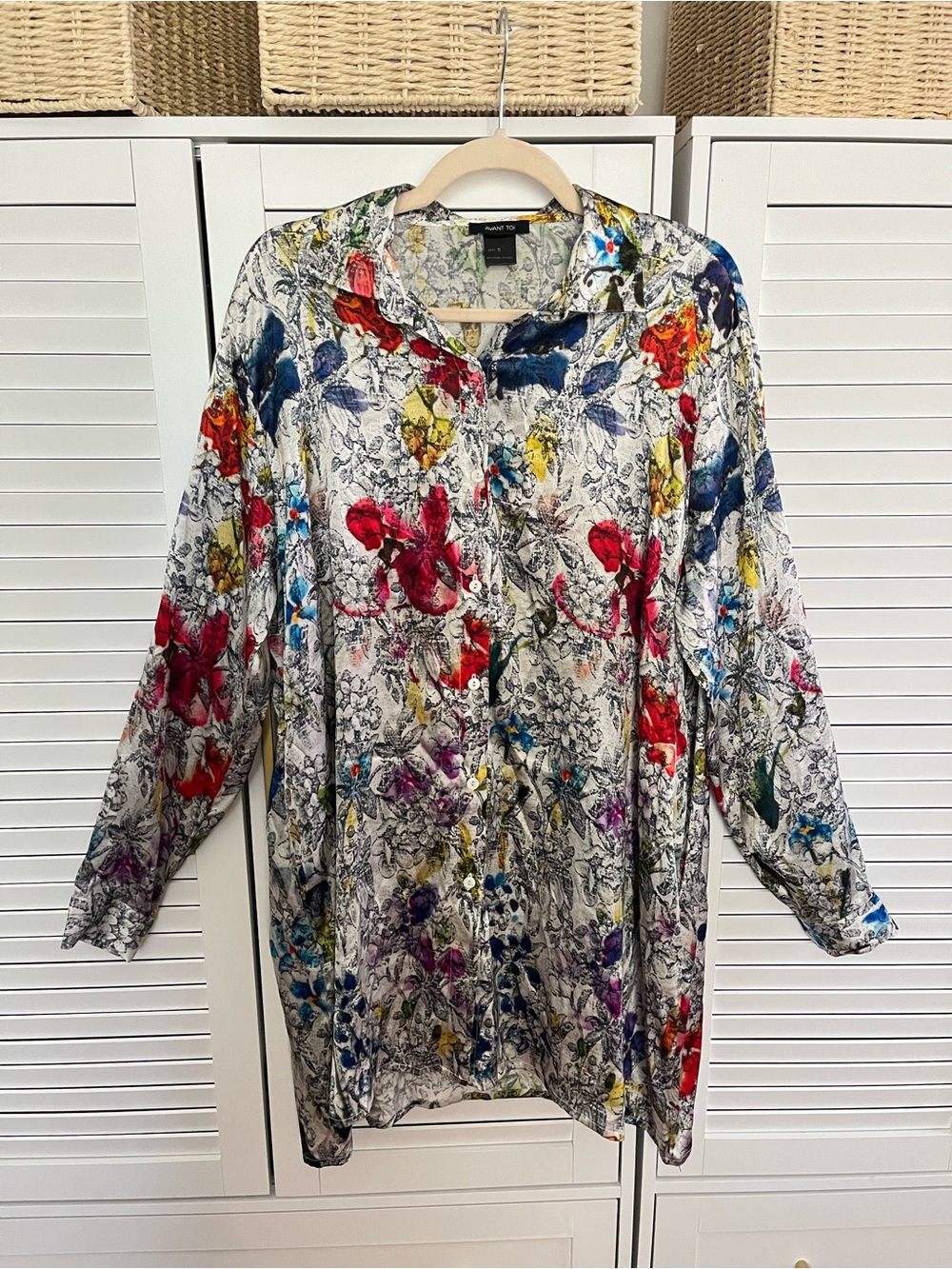 Avant Toi Multi-Color Floral Button-Down Blouse Artsy Designer Silk Blend